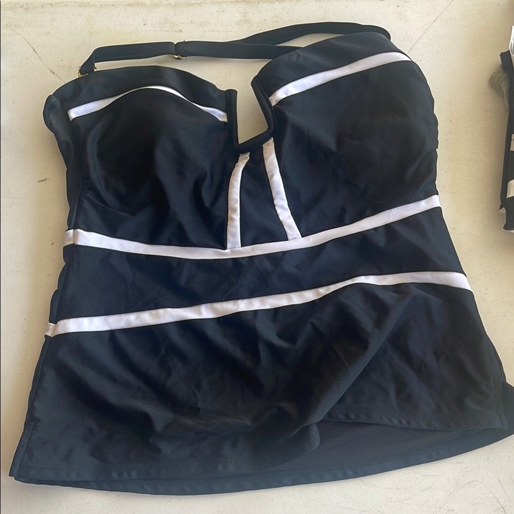 Black and White Strapless Top